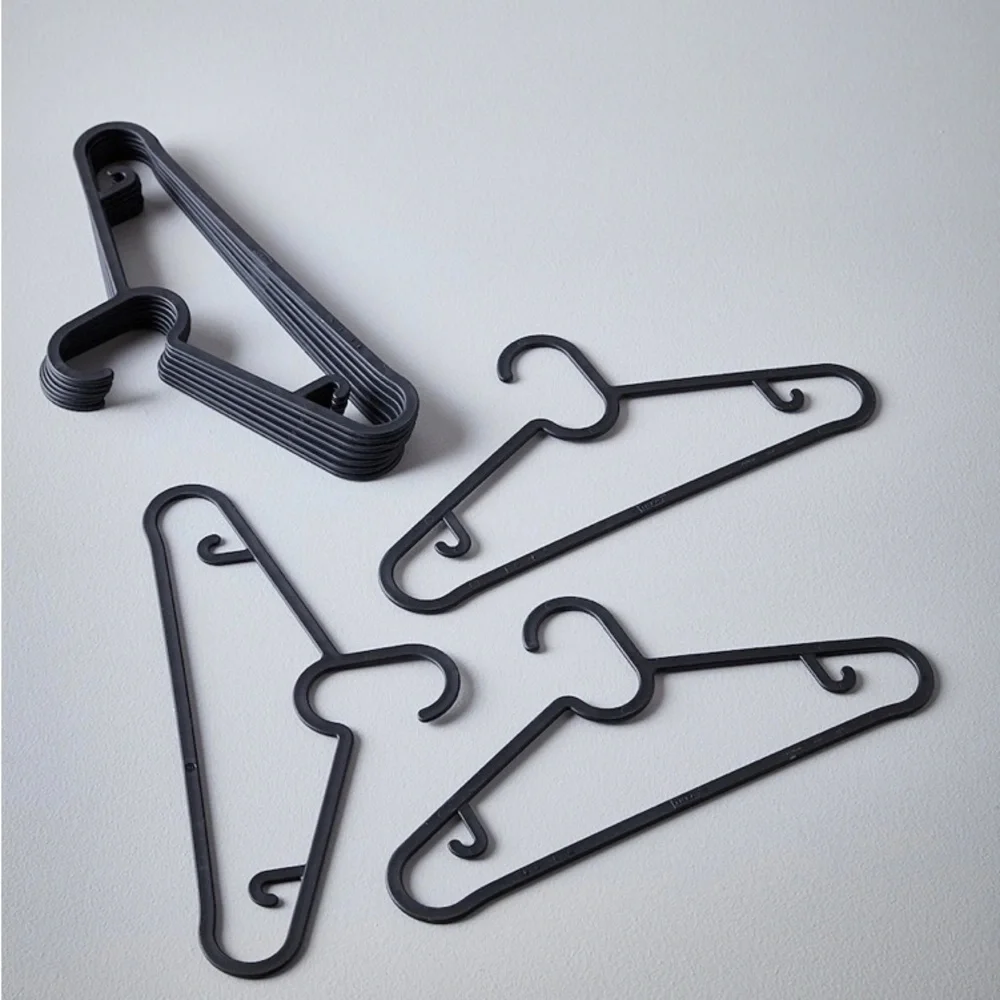 10 pc black hangers new